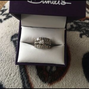 Wedding ring with 2 diamond Bands